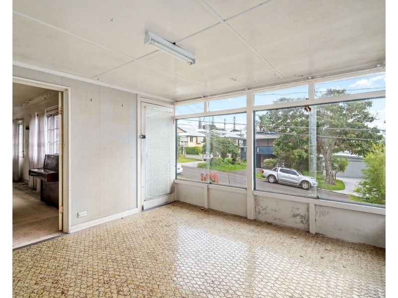54 Shepherd St, Wynnum QLD 4178