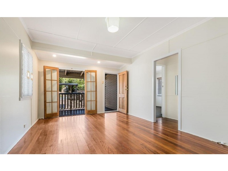 11 gilbert rd, Windsor QLD 4030