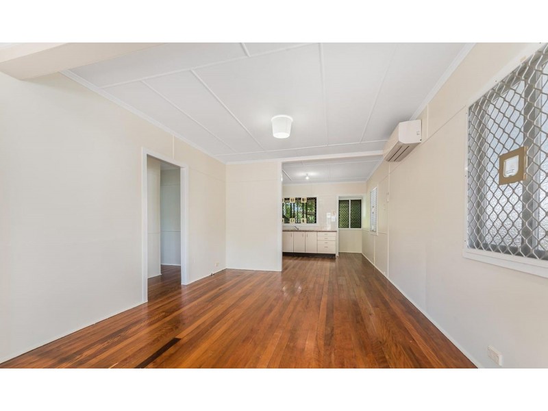 11 gilbert rd, Windsor QLD 4030