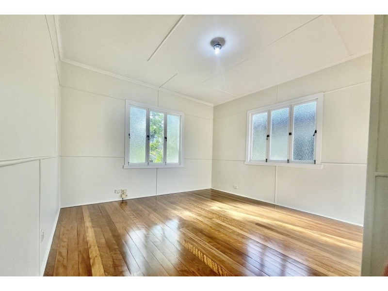 11 gilbert rd, Windsor QLD 4030