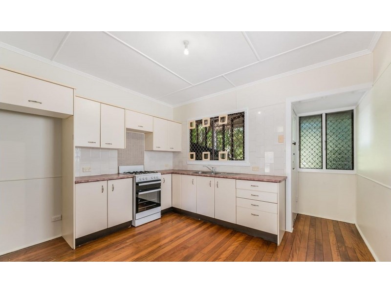 11 gilbert rd, Windsor QLD 4030