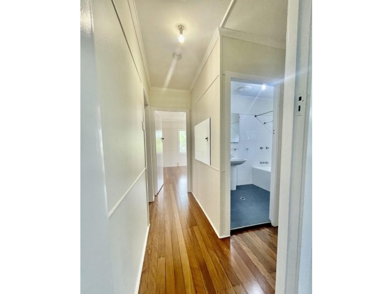 11 gilbert rd, Windsor QLD 4030