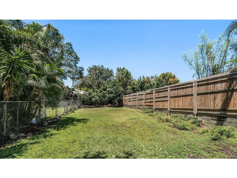11 gilbert rd, Windsor QLD 4030