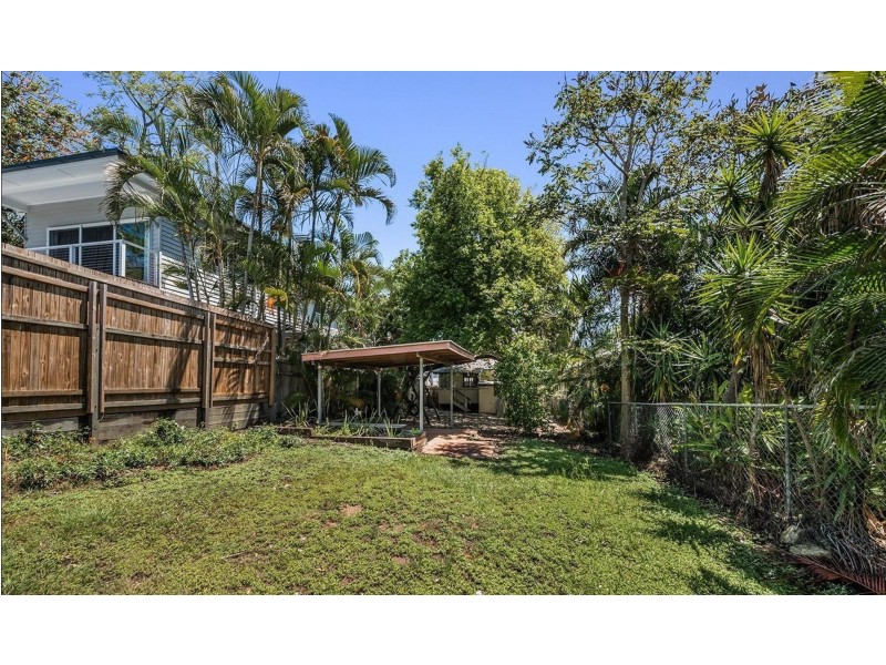 11 gilbert rd, Windsor QLD 4030