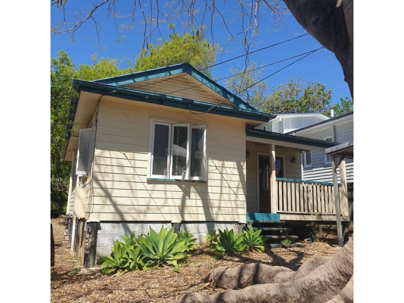 11 gilbert rd, Windsor QLD 4030