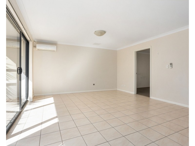 30/11 Serls Street, Armadale WA 6112