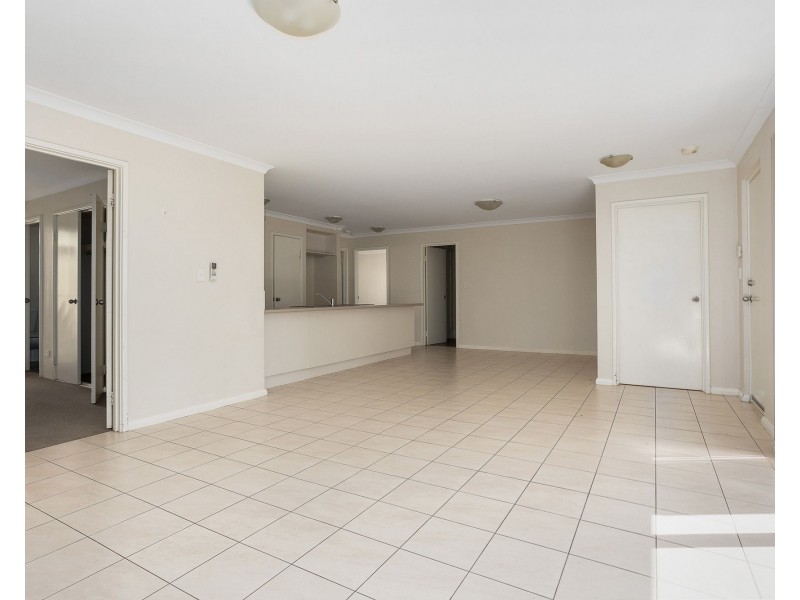 30/11 Serls Street, Armadale WA 6112