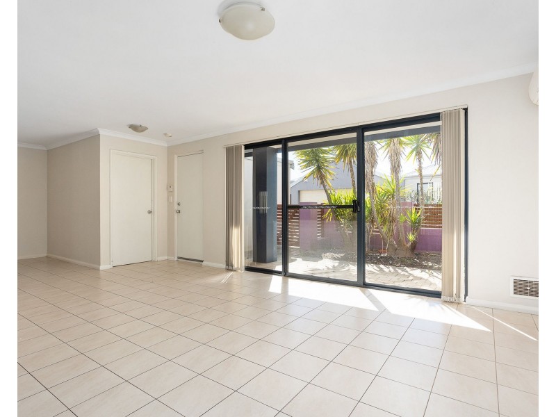 30/11 Serls Street, Armadale WA 6112