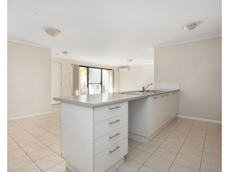 30/11 Serls Street, Armadale WA 6112