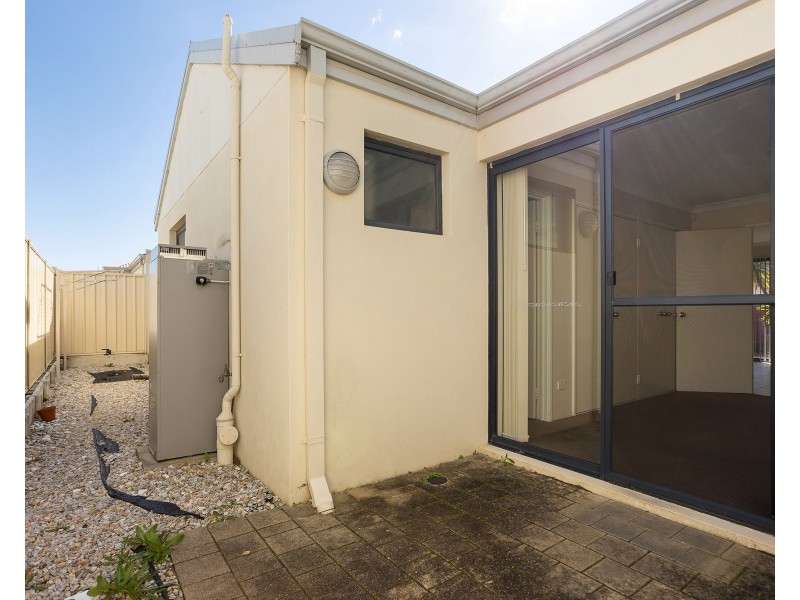 30/11 Serls Street, Armadale WA 6112