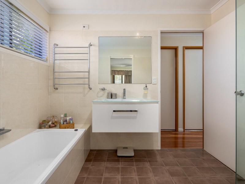 26 Bel-Air Court, Ferny Hills QLD 4055