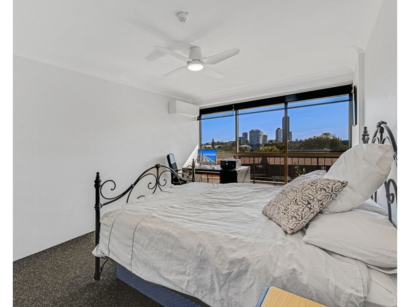 18/20 Commodore Drive, Paradise Waters QLD 4217