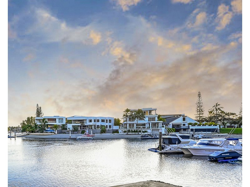 18/20 Commodore Drive, Paradise Waters QLD 4217