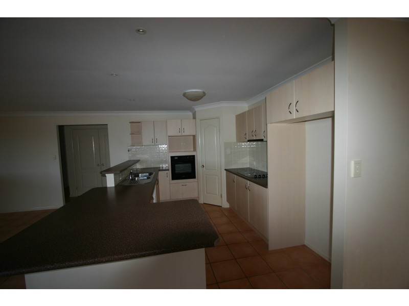 7 Emanuel Court, Eatons Hill QLD 4037