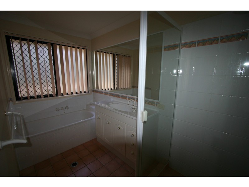 7 Emanuel Court, Eatons Hill QLD 4037