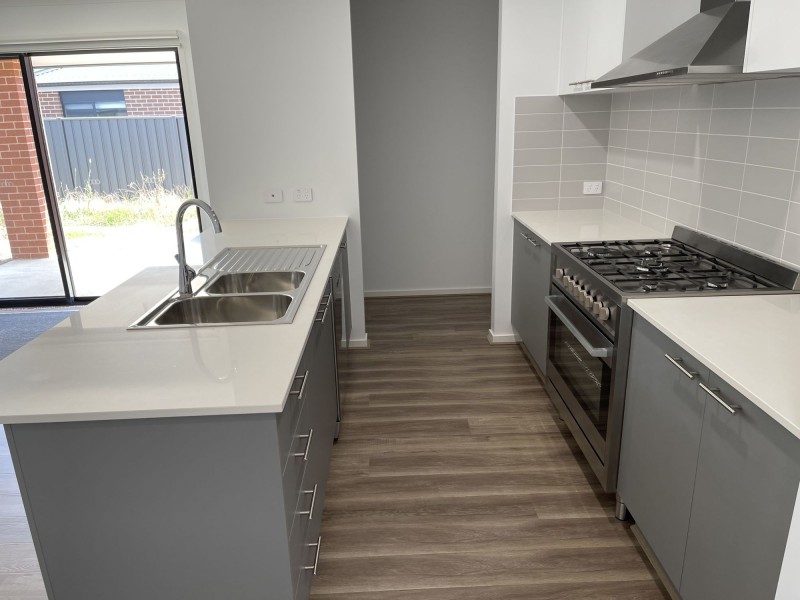 30 Peters Drive, Stratford VIC 3862