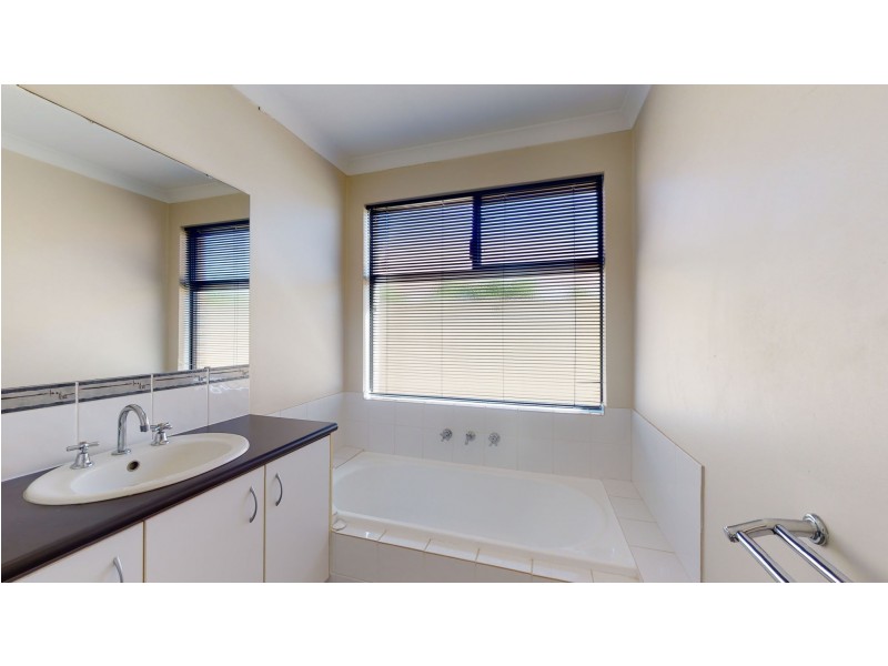 23 Selkirk Drive, Kinross WA 6028