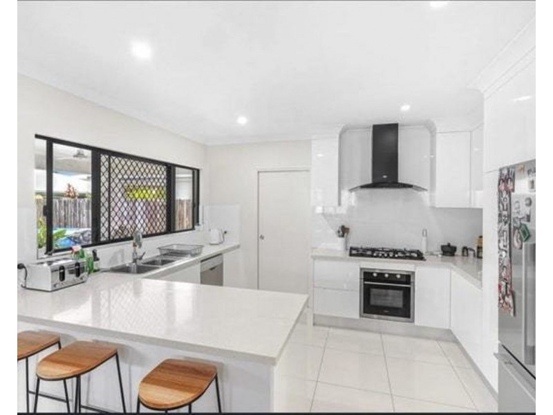 16 Arrowsmith Close, Smithfield QLD 4878