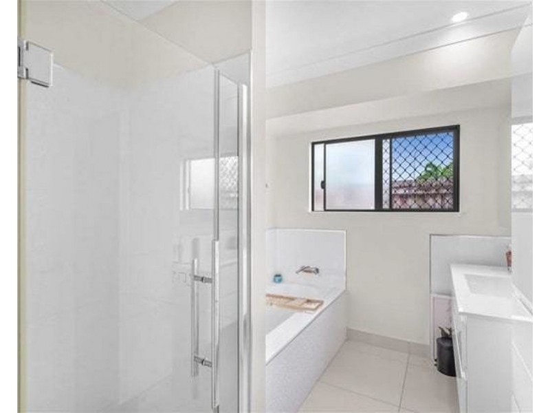 16 Arrowsmith Close, Smithfield QLD 4878