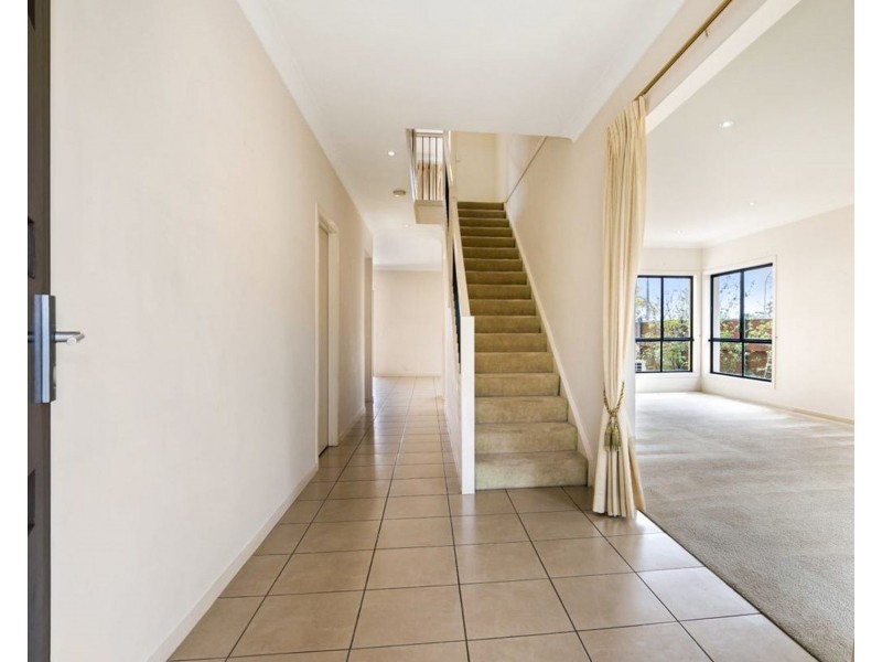1 Highland Crescent, Belmont QLD 4153