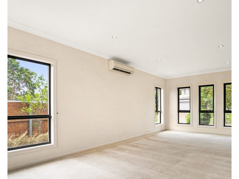 1 Highland Crescent, Belmont QLD 4153