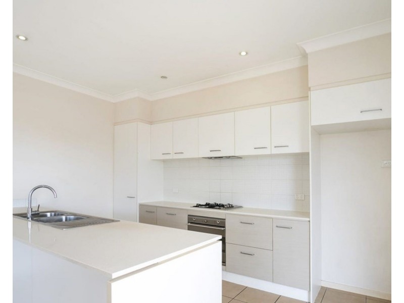 1 Highland Crescent, Belmont QLD 4153