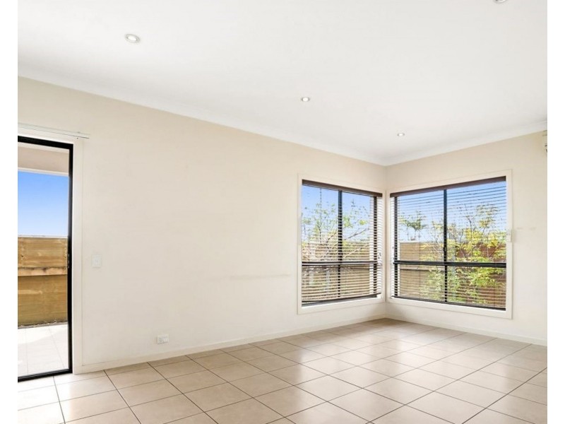 1 Highland Crescent, Belmont QLD 4153