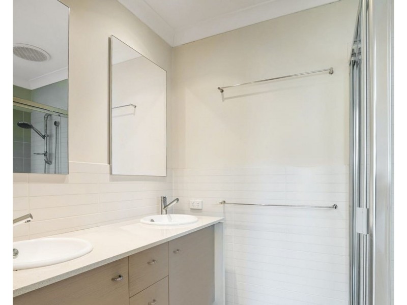 1 Highland Crescent, Belmont QLD 4153