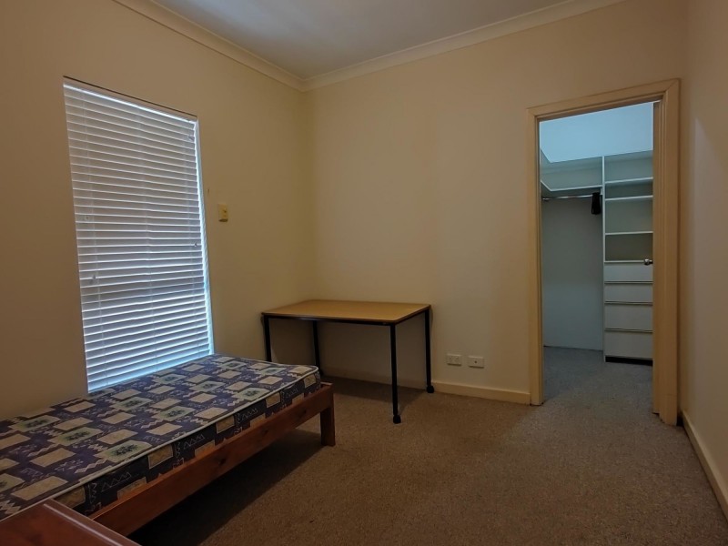 1/4 Holford Way, Wilson WA 6107