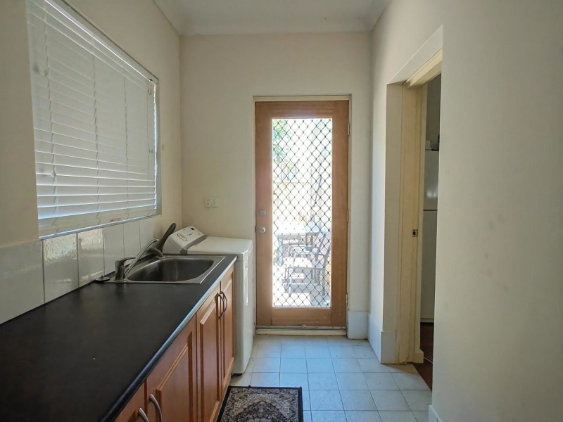 1/4 Holford Way, Wilson WA 6107