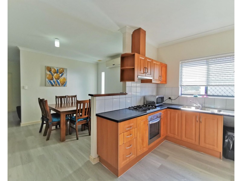 1/4 Holford Way, Wilson WA 6107