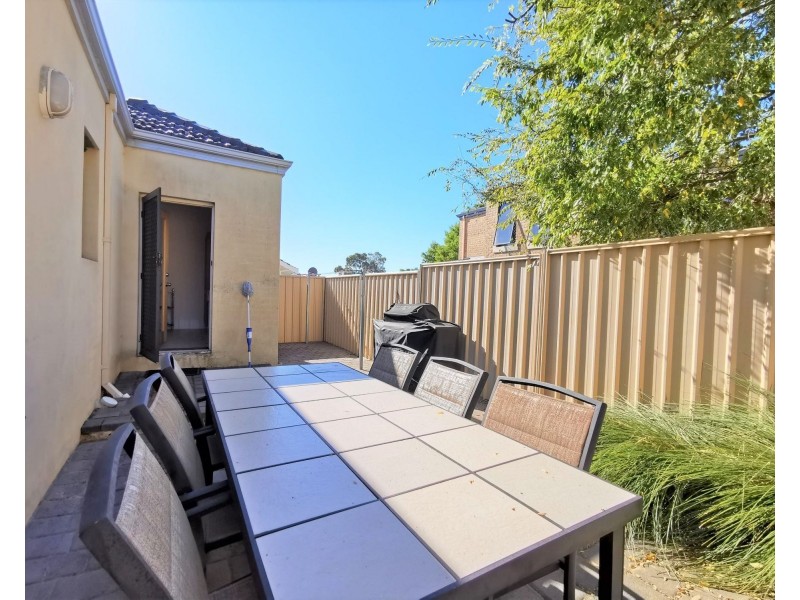 1/4 Holford Way, Wilson WA 6107