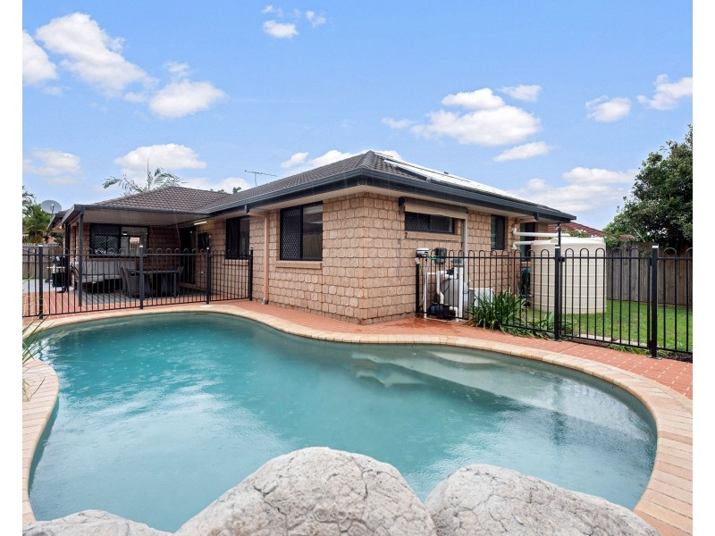 6 Macchion Close, Wakerley QLD 4154