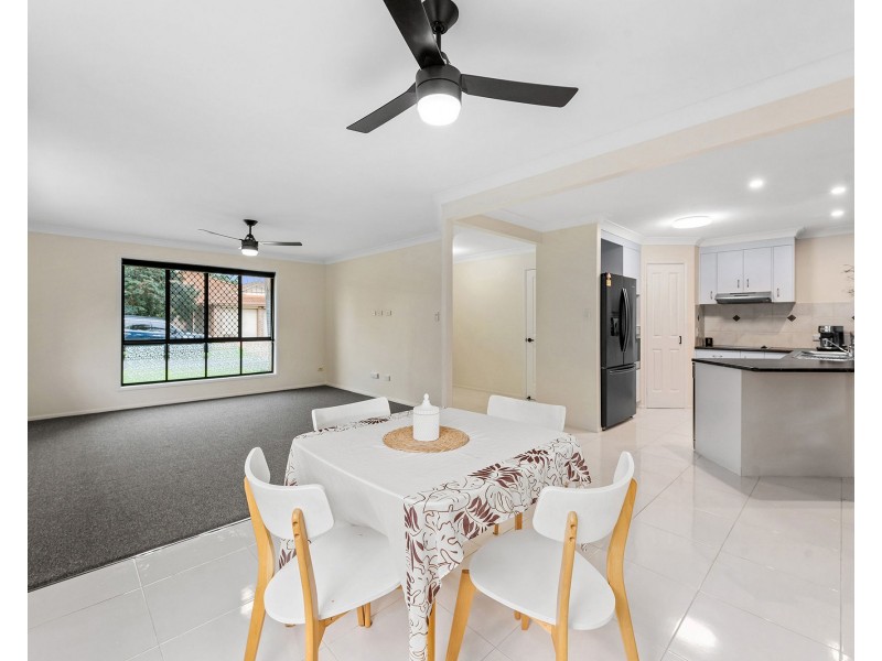 6 Macchion Close, Wakerley QLD 4154