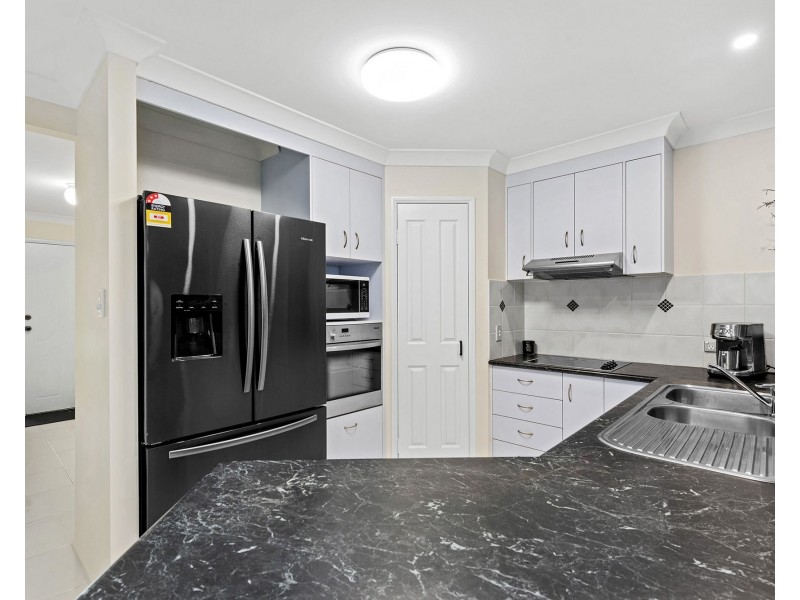 6 Macchion Close, Wakerley QLD 4154