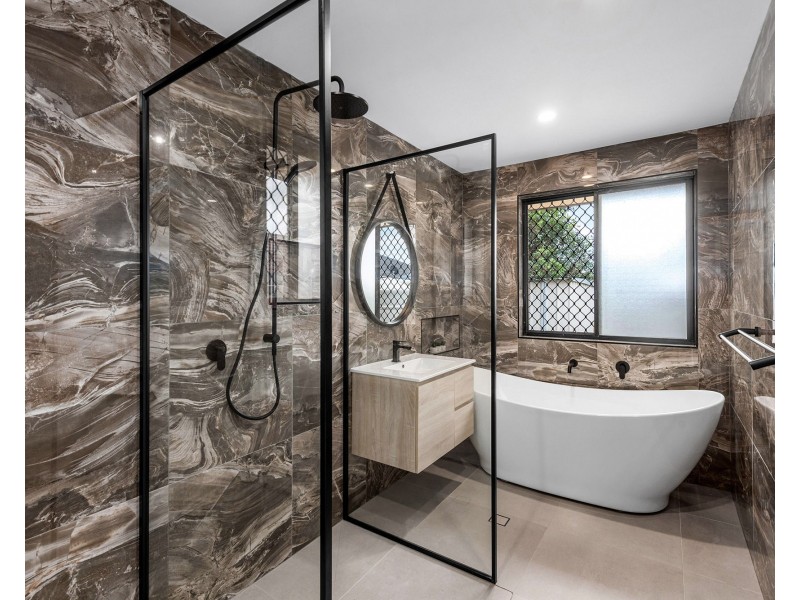 6 Macchion Close, Wakerley QLD 4154