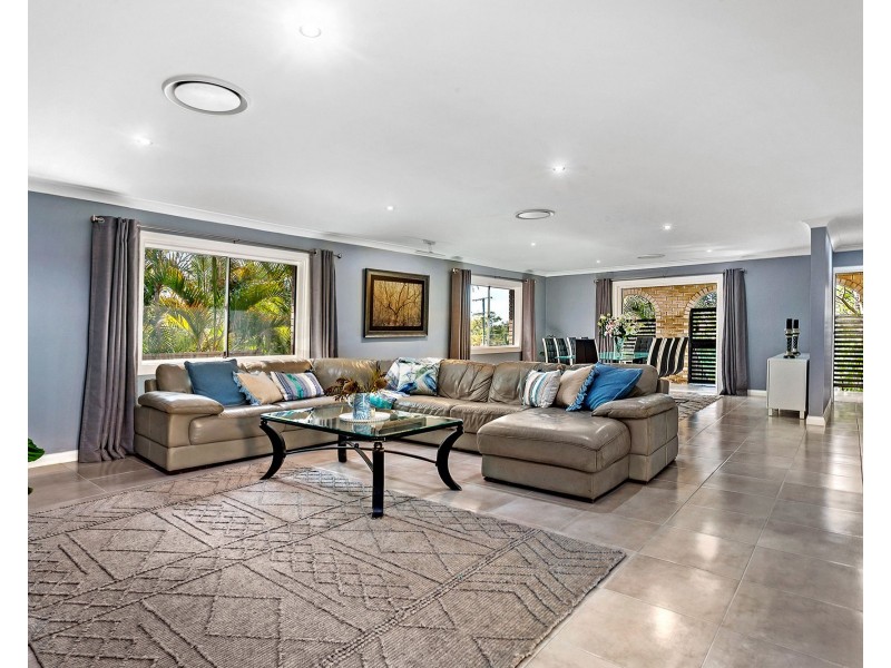 9 Sussex Drive, Albany Creek QLD 4035