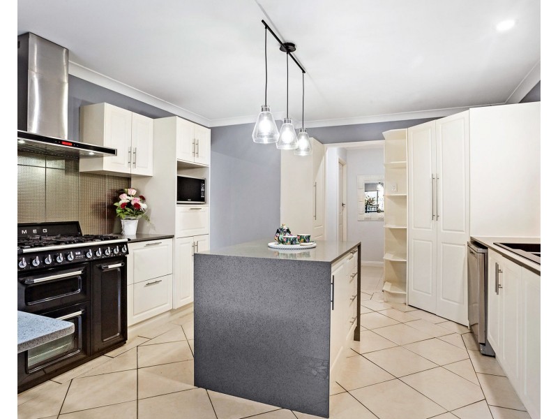 9 Sussex Drive, Albany Creek QLD 4035