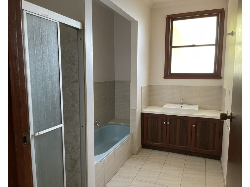 12 Nicholson Street, Sale VIC 3850
