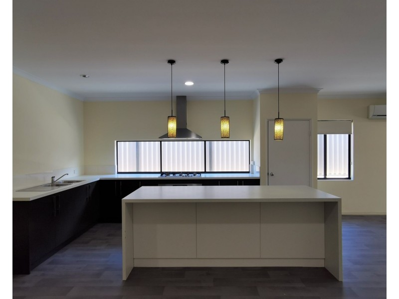 5 Bushside Drive, Aveley WA 6069