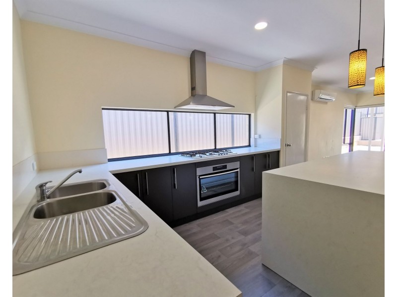 5 Bushside Drive, Aveley WA 6069