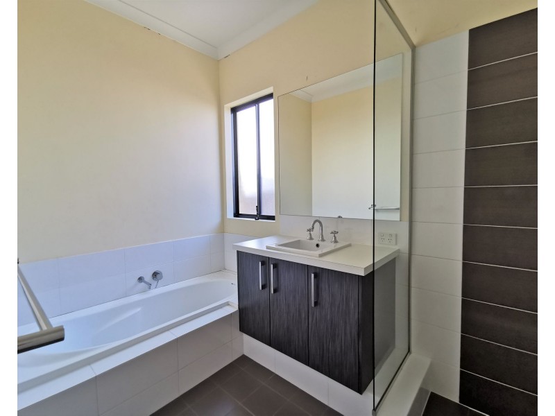 5 Bushside Drive, Aveley WA 6069