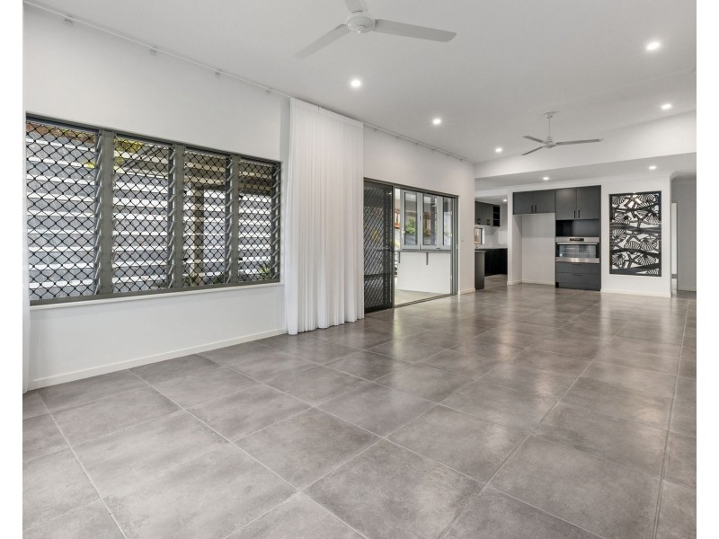 29 Freshwater Ave, Palm Cove QLD 4879