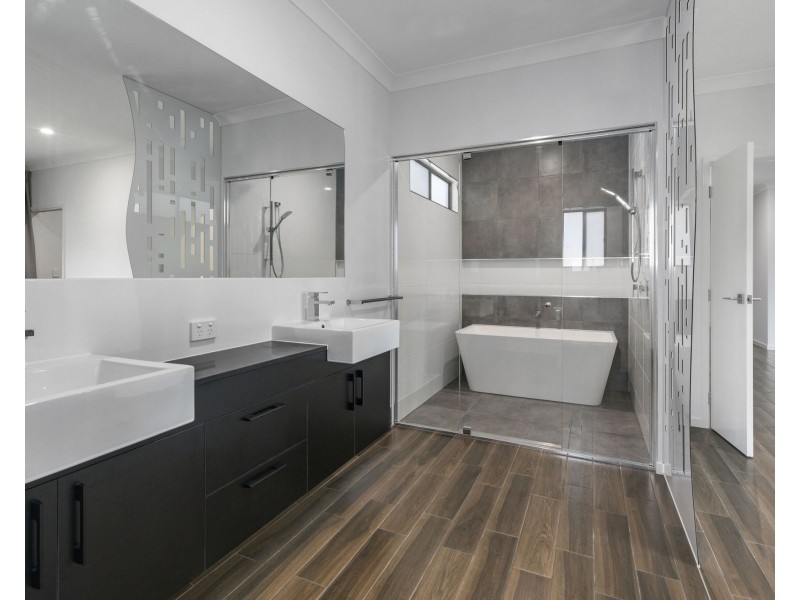 29 Freshwater Ave, Palm Cove QLD 4879