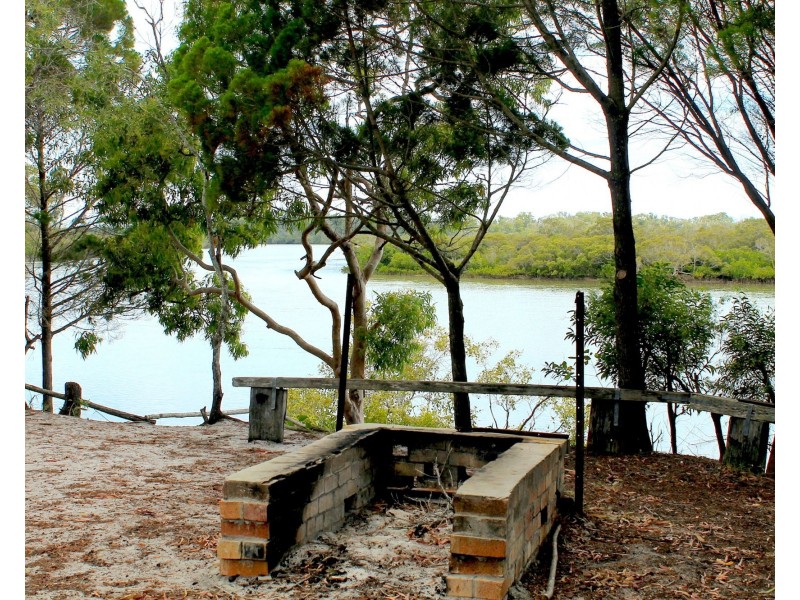 428 Woppis Road, Woodgate QLD 4660