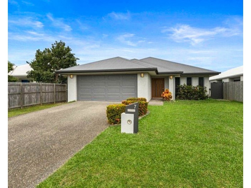 7 Byerstown Link, Trinity Park QLD 4879