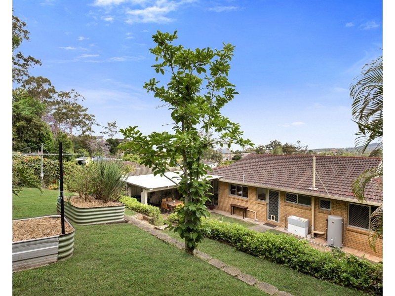 12 Grandis Court, Everton Hills QLD 4053