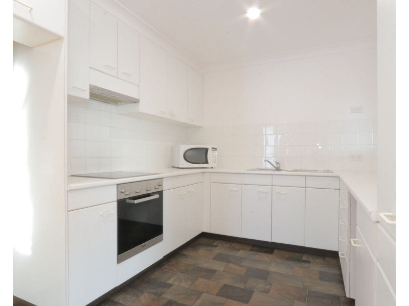 10 Hillcrest Avenue, Bateau Bay NSW 2261