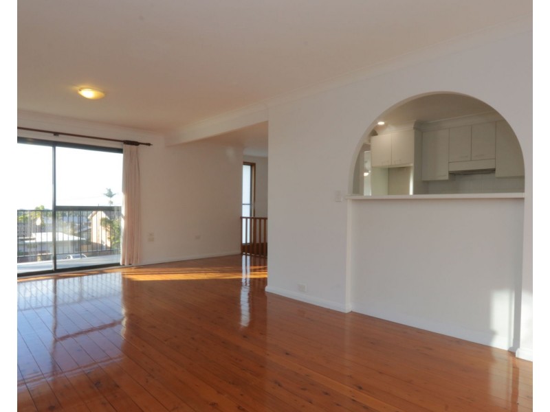 10 Hillcrest Avenue, Bateau Bay NSW 2261