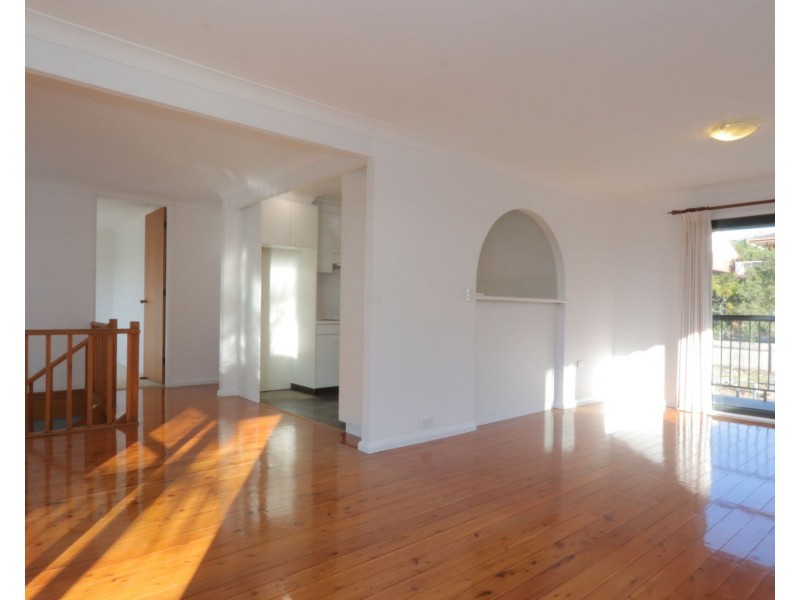 10 Hillcrest Avenue, Bateau Bay NSW 2261